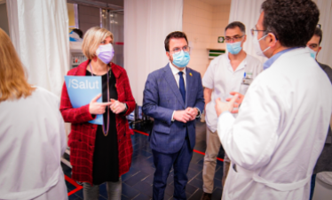 Aragonès i Vergés, en el decurs de la visita a l'Hospital Clínic de Barcelona.