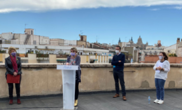 Un moment de la roda de premsa de presentació de la guia clínica, duta a terme al terrat del Centre d'Atenció Primària Manso de Barcelona.