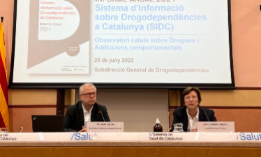 Carmen Cabezas i Joan Colom, a la presentació de l'informe sobre drogodependències a Catalunya. 