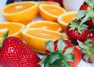 Macedònia de fruites maduixes i taronja amb gelatina d’espècies