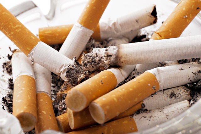 Cendrer amb cigarretes